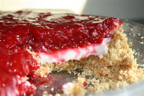 b dubs cafe raspberry cream pie with graham cracker crust