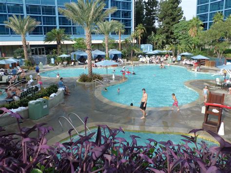 disneyland hotel anaheim california hotelswimmingpoolscom