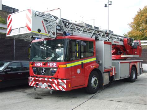 fire engines  london fire brigade turntable ladder