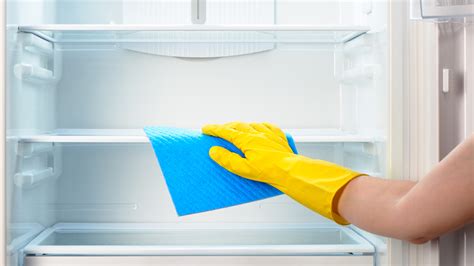 clean  refrigerator