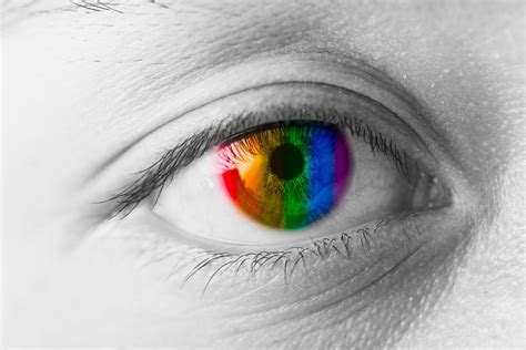 high tech contact lenses correct color blindness