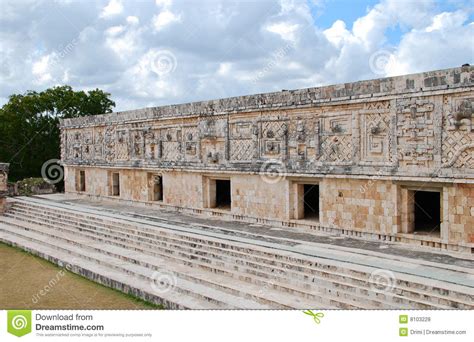 de vierhoek van het klooster uxmal stock foto image  mexico wildernis