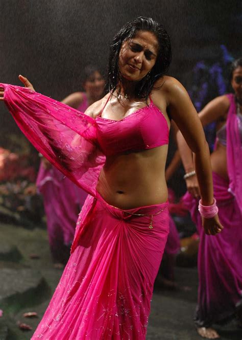 south indian actress anushka shetty hottest photos in saree