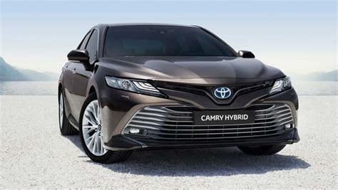 exclusive  toyota camry facelift spotted testing  bangalore specs details images