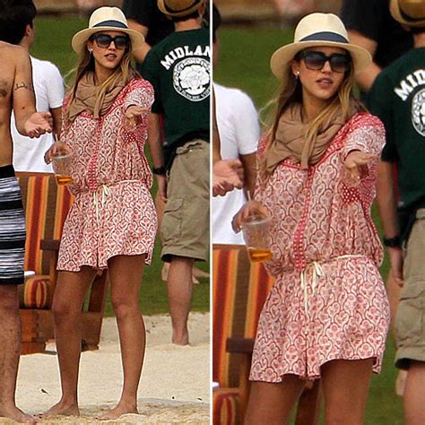 jessica alba s vacation style january 2013 popsugar fashion