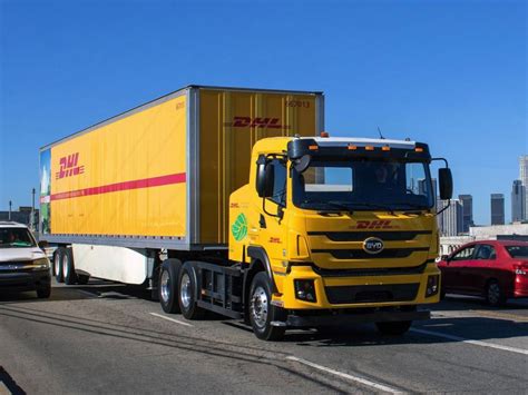dhl expande su flota sostenible  el lanzamiento de camiones electricos en estados unidos