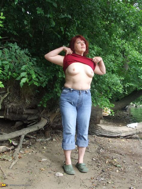 this mature nympho loves to get naked outdoors pichunter