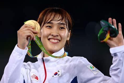 south korea wins  taekwondo gold medal  rio olympics korea koreaportal