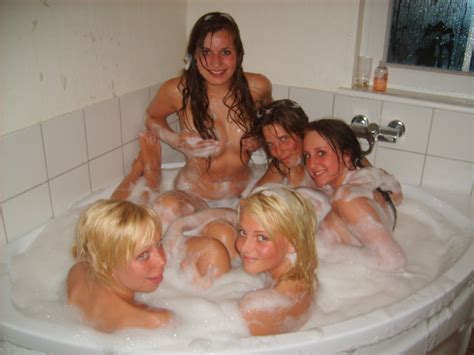 party with naughty all babe bathtub friends gutteruncensored
