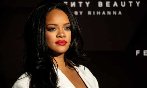 Billionaire Rihanna Named World’s Richest Female Musician Rihanna