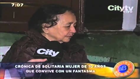 una mujer de 70 años convive con un fantasma colombia youtube