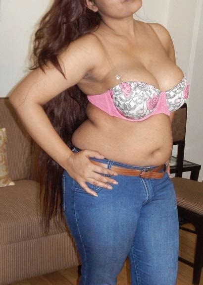 hot indian photos me sexy shalini bhabhi ke big desi boobs