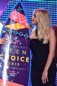 ashley benson in a cleavage boosting velvet dress at the teen choice awards daily mail online