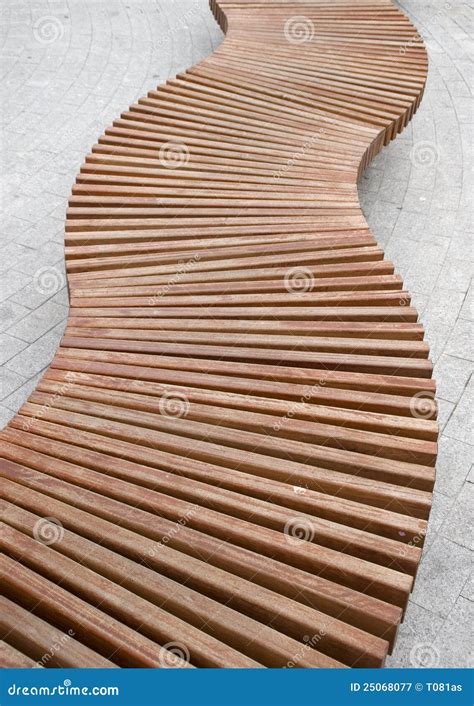 gebogen houten bank stock afbeelding image  gevormd