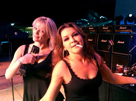 gretchen wilson smokes her last cigarette country artist band and