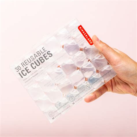 plastic ijsblokjes set van  van kikkerland bestel je  bij cadeau