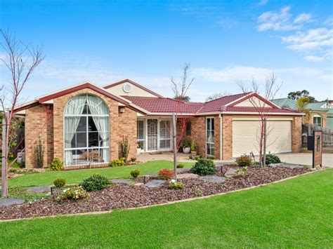 constance close lysterfield vic  property details