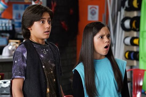 Isaak Presley And Jenna Ortega Spill Stuck In The Middle