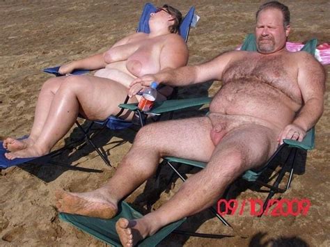 voyeuy senior naked couple outdoor