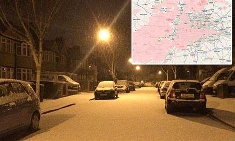 Uk Weather Sees London Wake Up To Snow Daily Mail Online