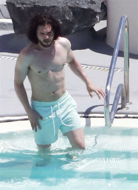 Game Of Thrones’ Kit Harington Flashes Toned Abs And Buff Physique