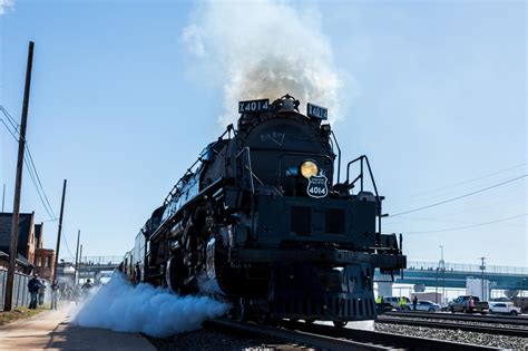 operating big boy steam locomotive    northern