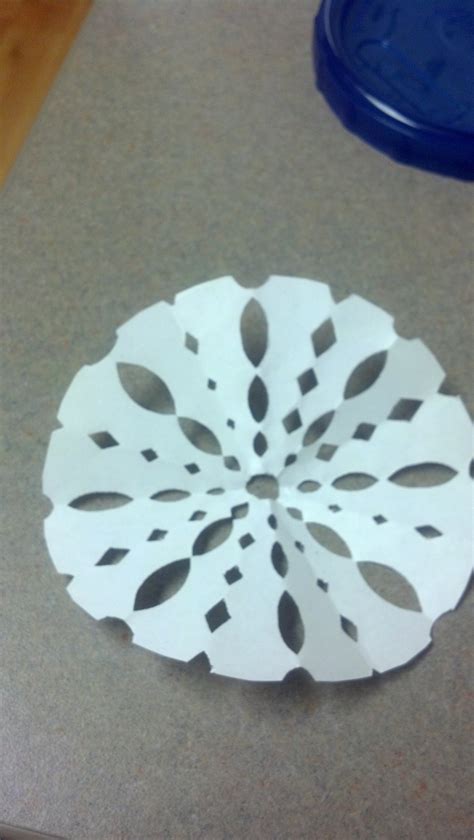 Round Paper Snowflakes 5 Steps Instructables