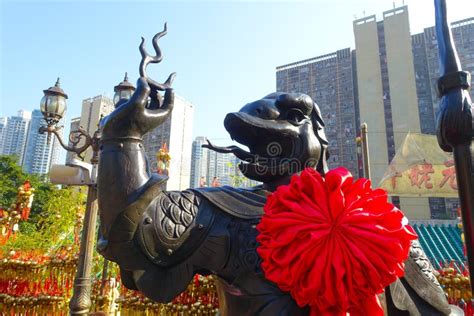 hong kong china january   beautiful dragon statue   bronze  wong tai sin