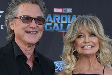 kate hudson couldn t look prouder as goldie hawn and kurt russell receive stars on hollywood