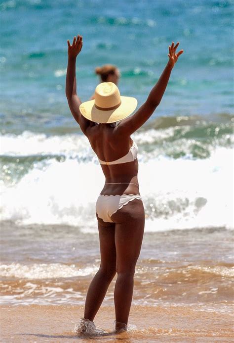 actress lupita nyong o soaks up showing off her beach body smugmoor
