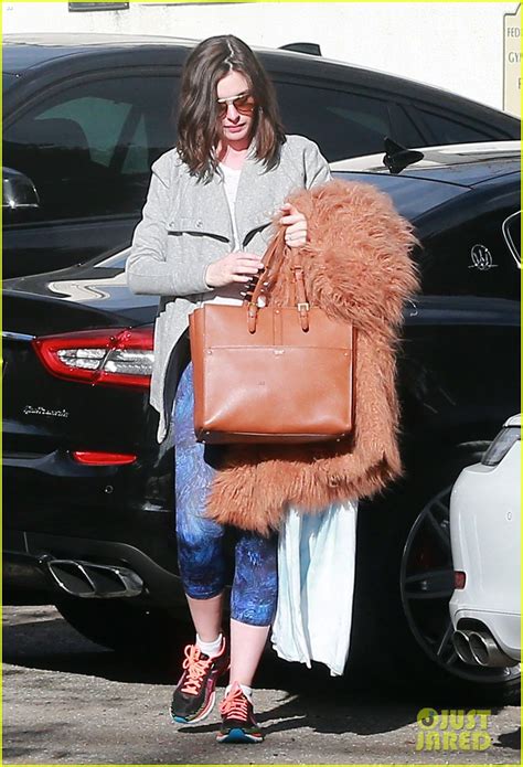 Photo Pregnant Anne Hathaway Is On A Wellness Kick 01 Photo 3563634