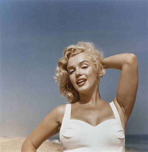 beautiful pics of marilyn monroe taken by sam shaw on the beach in 1957