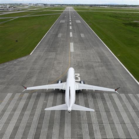 airline pilots    runway theyre landing