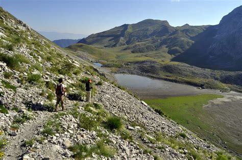 hiking tourism  greece monopatia ths elladas paths  greece