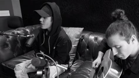 Listen To Justin Bieber Play An Acoustic Version Of What Do You Mean