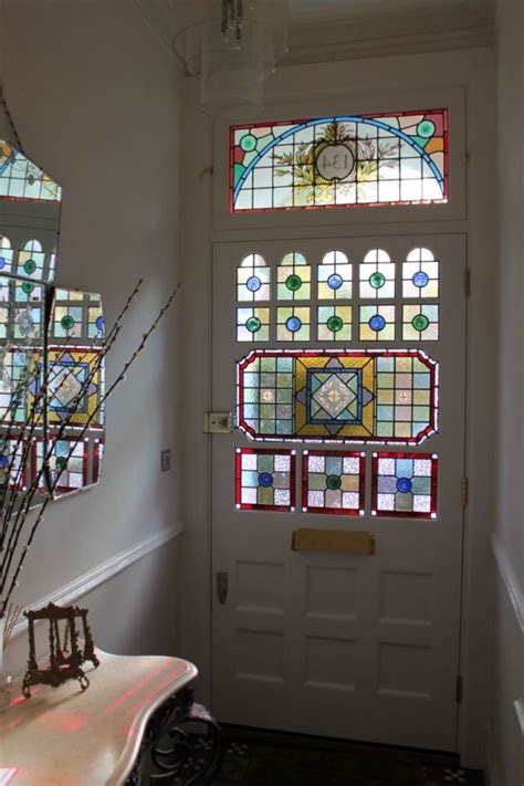 25 Stained Glass Ideas For Indoor And Outdoor Home Decor