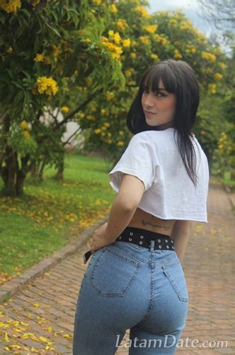 Profile Of Berenice 20 Years Old From Bogota Colombia Latin Girls