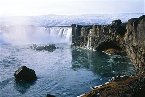 admire  natural beauty  iceland international traveller magazine