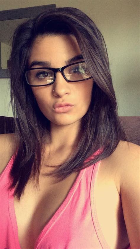 16 Pictures That Prove Wearing Glasses Makes You Look Hot