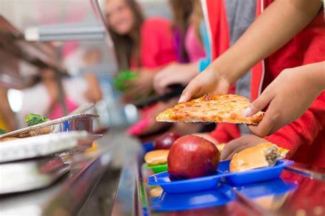kids   time crunched  school lunch toss   eat