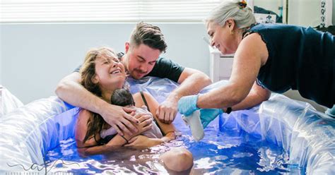 21 spectacular photos that give an intimate glimpse of home birth