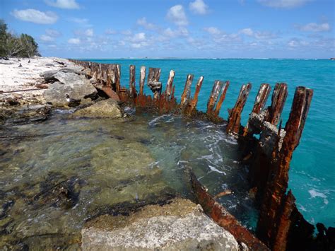 hawaiis sea walls built  ease  impacts  climate change