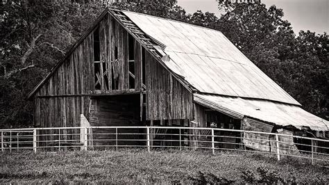 red barn photograph  andrew chianese