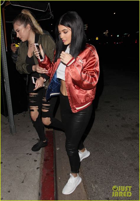 kylie jenner blow dries her crotch in cvs restroom photo 3558019