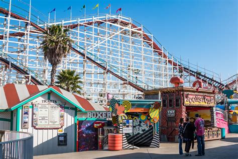 amusement parks   save money  avoid crowds readers digest