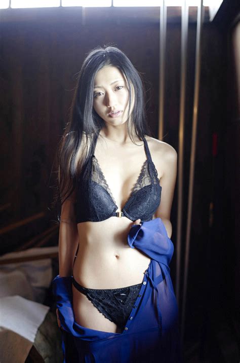 thumbnow japanese babe mitsu dan 壇蜜 erotic photo 50