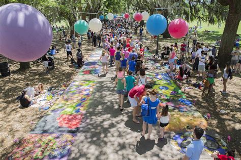 sidewalk arts festival saturates forsyth park  color  fun