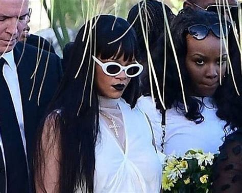 rihanna shed tears at her cousin tavon039s funeral in