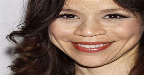 Rosie Perez Was Mourning Dad S Death During Pineapple