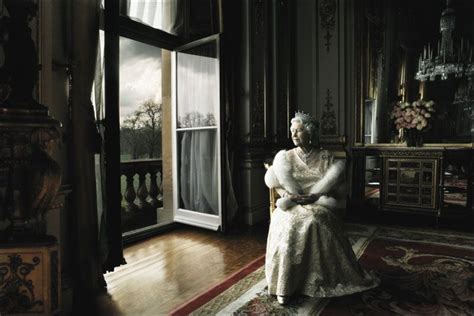 Annie Leibovitz Controversial Royal Portrait Queen